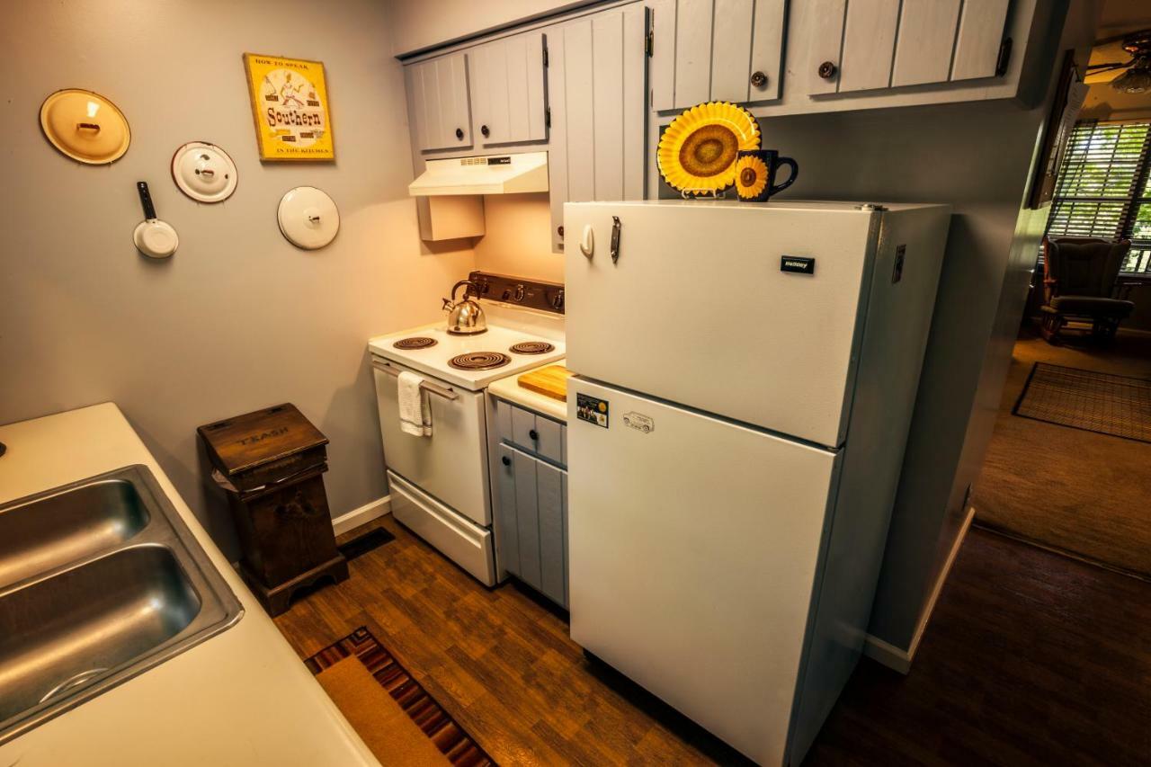 Nolichuckey Bluffs Bed & Breakfast Cabins Greeneville Bagian luar foto