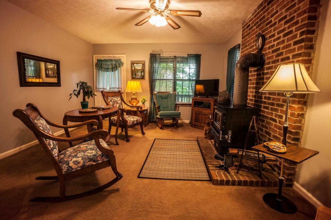 Nolichuckey Bluffs Bed & Breakfast Cabins Greeneville Bagian luar foto